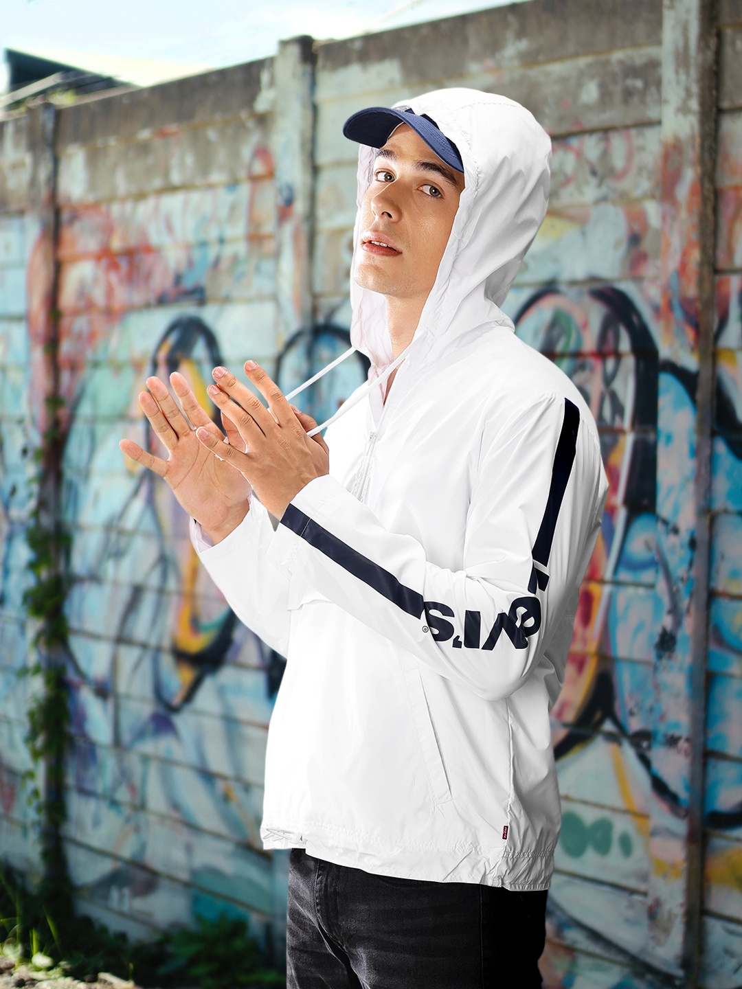 

Levis Men White Solid Hooded Sporty Jacket