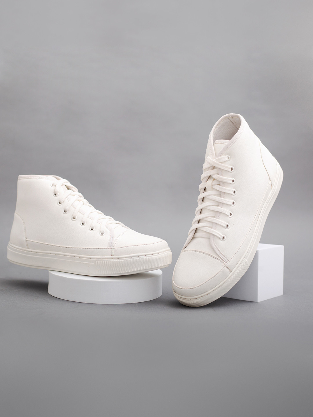 

Big Fox Men White Textured Sneakers