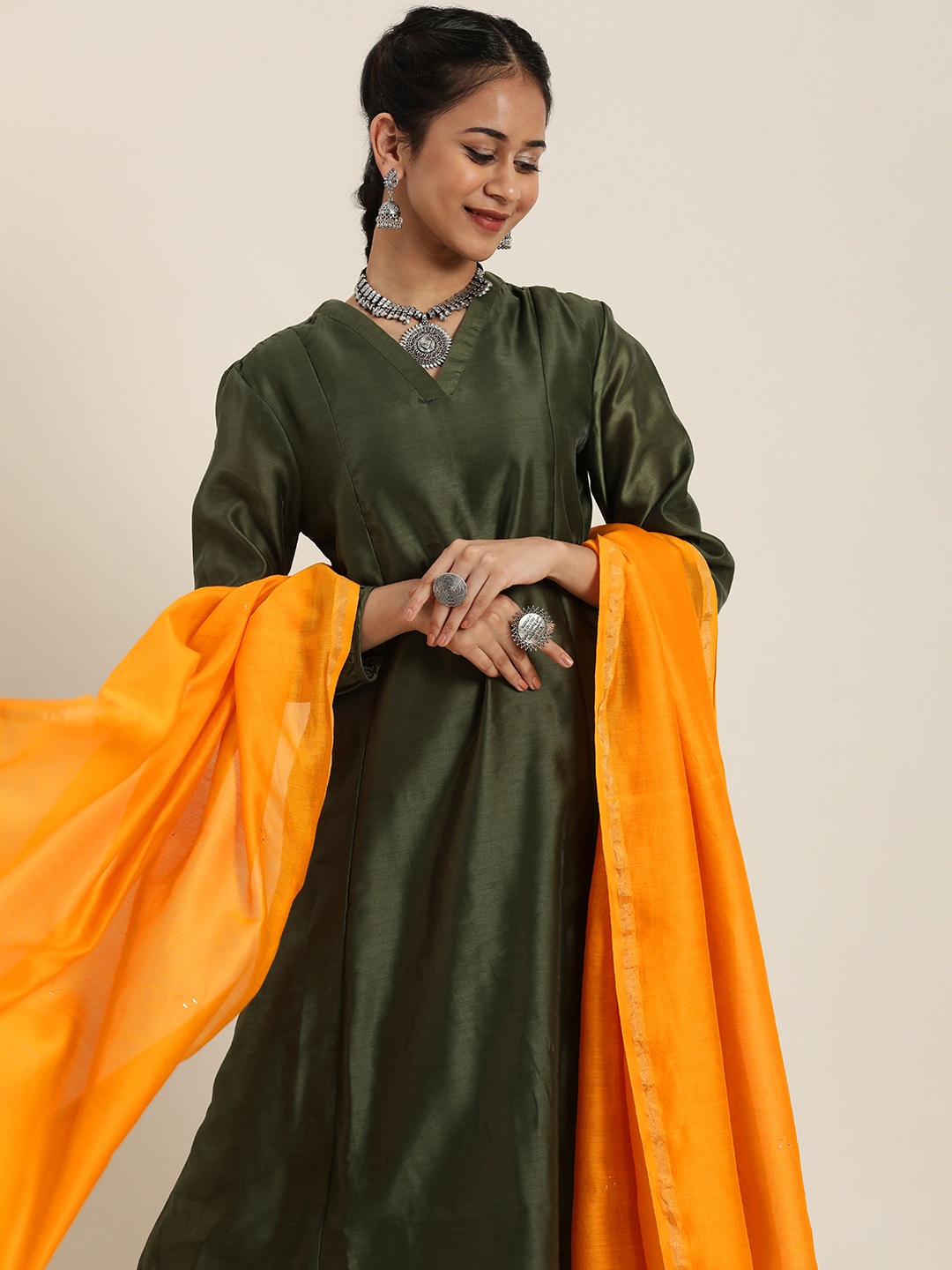 

Taavi Mukaish Solid Dupatta, Orange