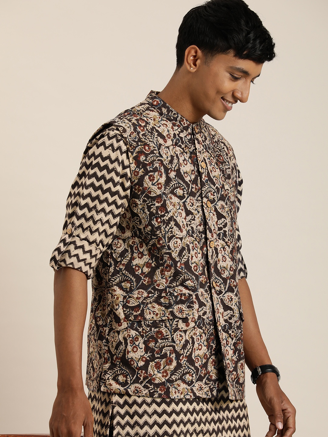 

Taavi Men Kalamkari Kurta With Trousers & Nehru Jacket, Beige