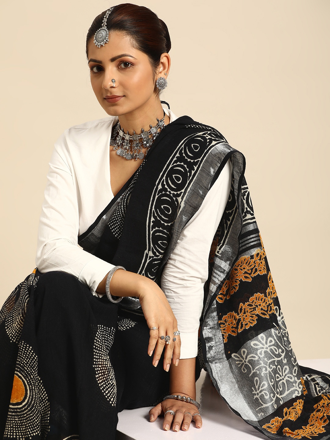 

Taavi Ethnic Motifs Printed Pure Cotton Saree, Black