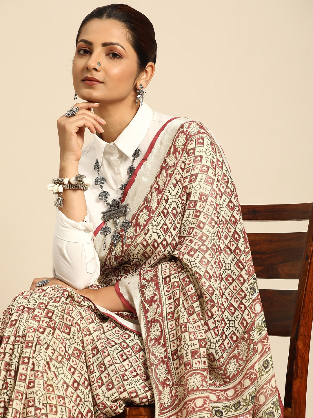 

Taavi Ethnic Motifs Printed Saree With Unstitched Blouse Piece, Beige