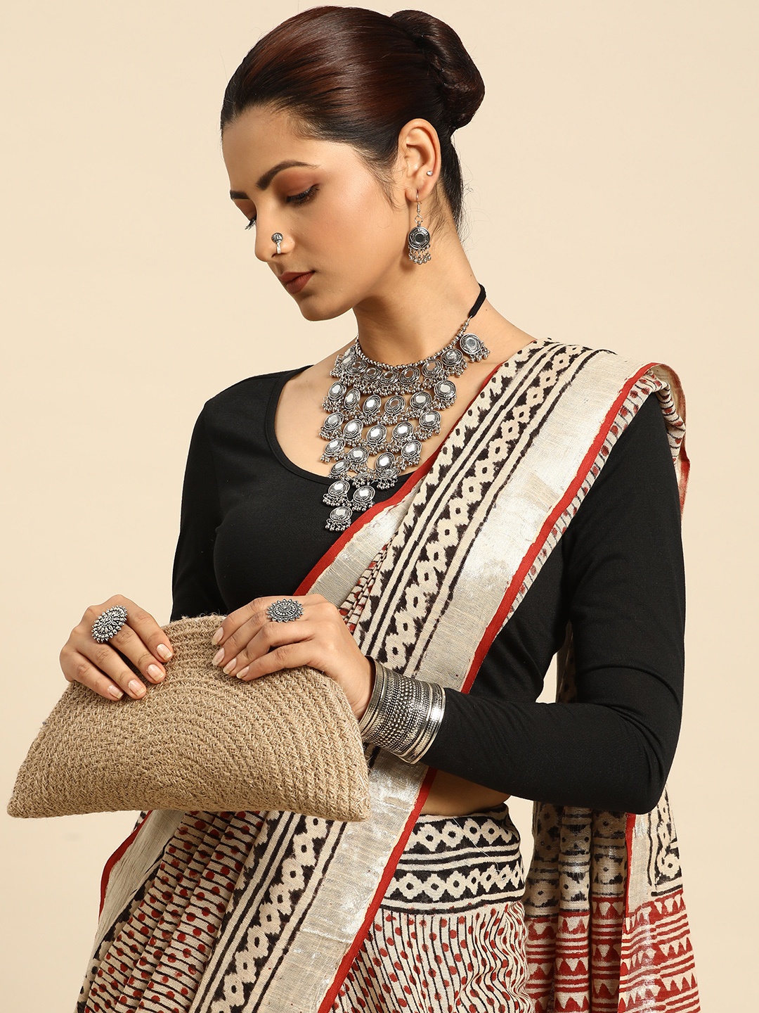 

Taavi Bagru Geometric Printed Saree, Beige