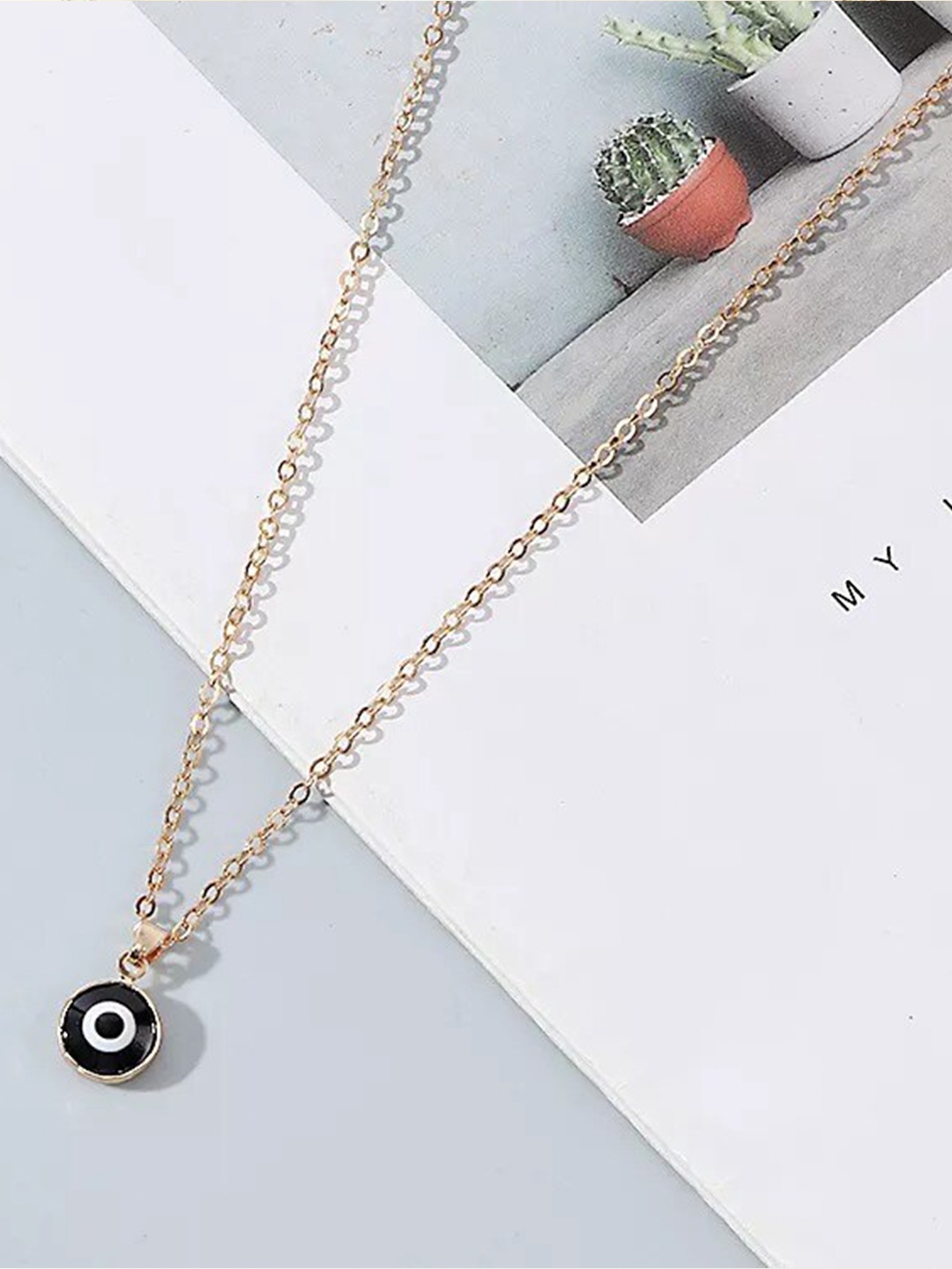 

Pinapes Unisex Gold-Toned & Black Gold-Plated Enamelled Necklace