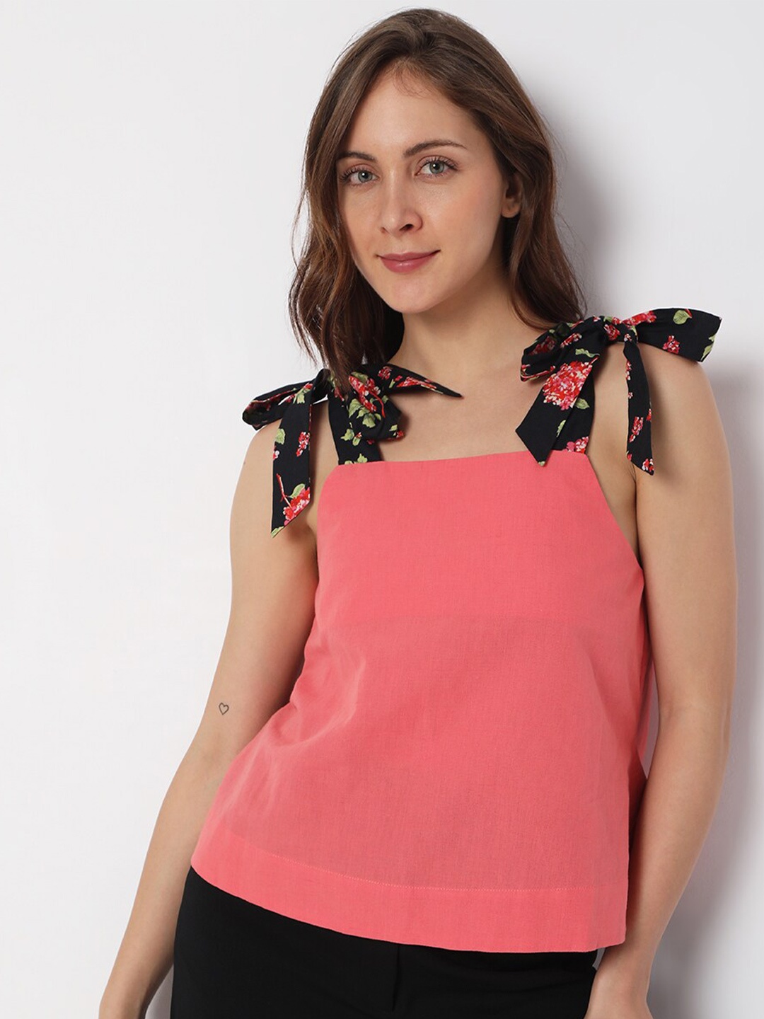 

Vero Moda Pink & Black Solid Shoulder Straps Regular Top