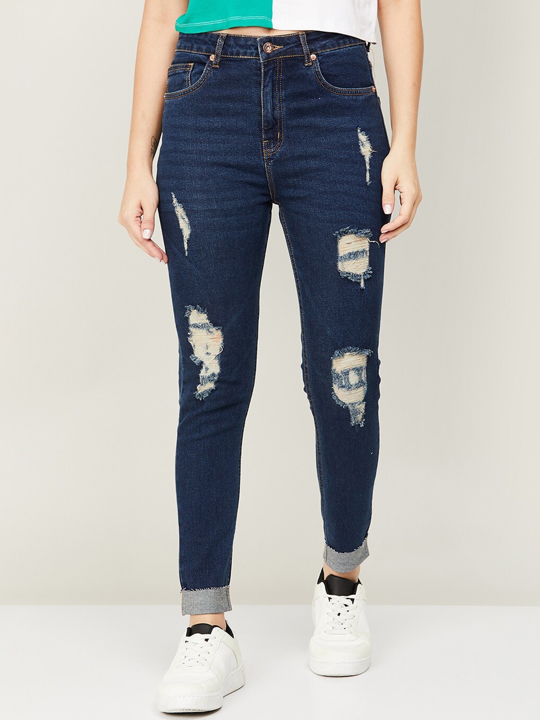 

Ginger by Lifestyle Women Slim Fit Mildly Distressed Light Fade Jeans, Blue