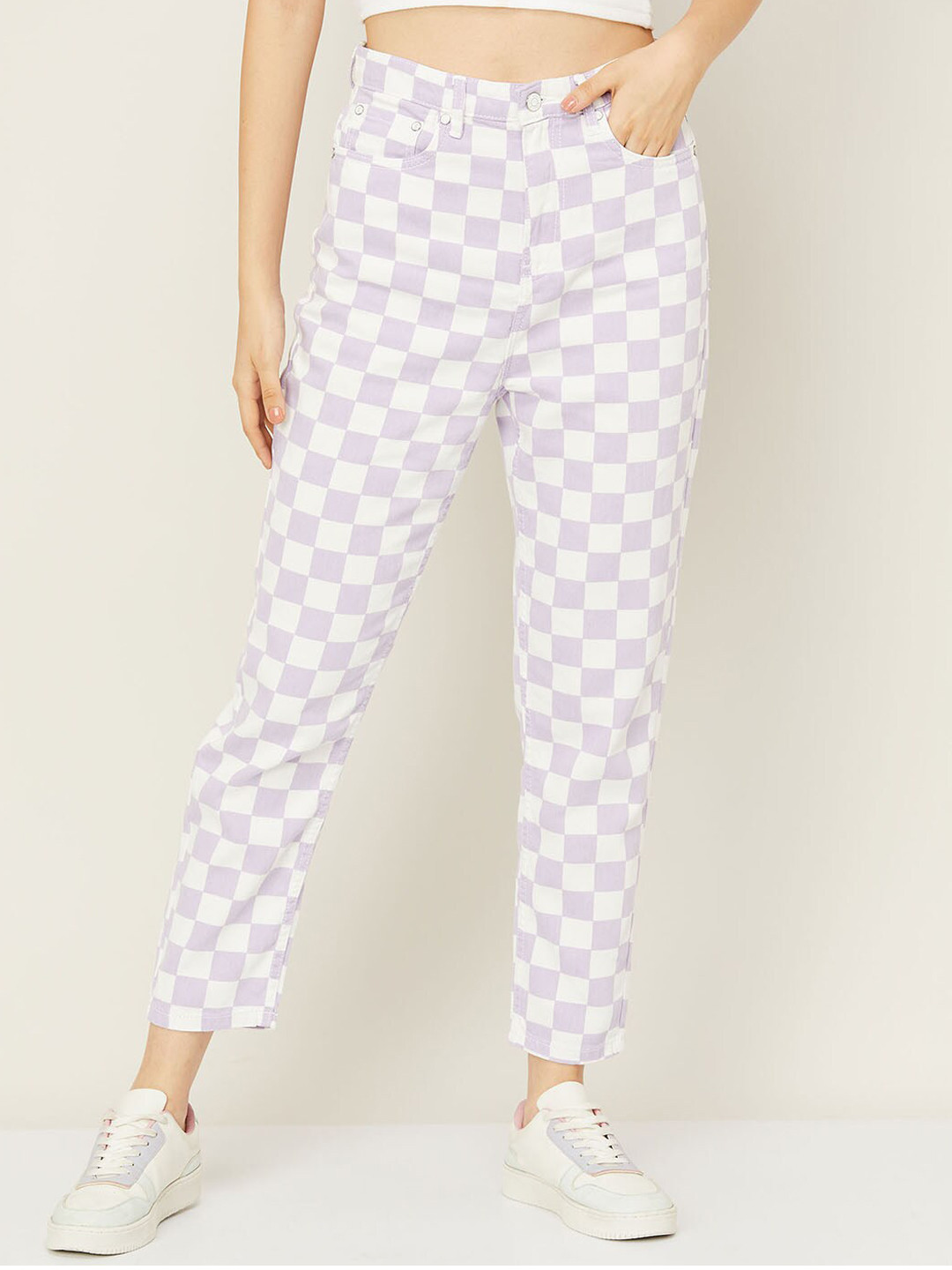 

Ginger by Lifestyle Women White Tapered Fit Slash Knee Jeans