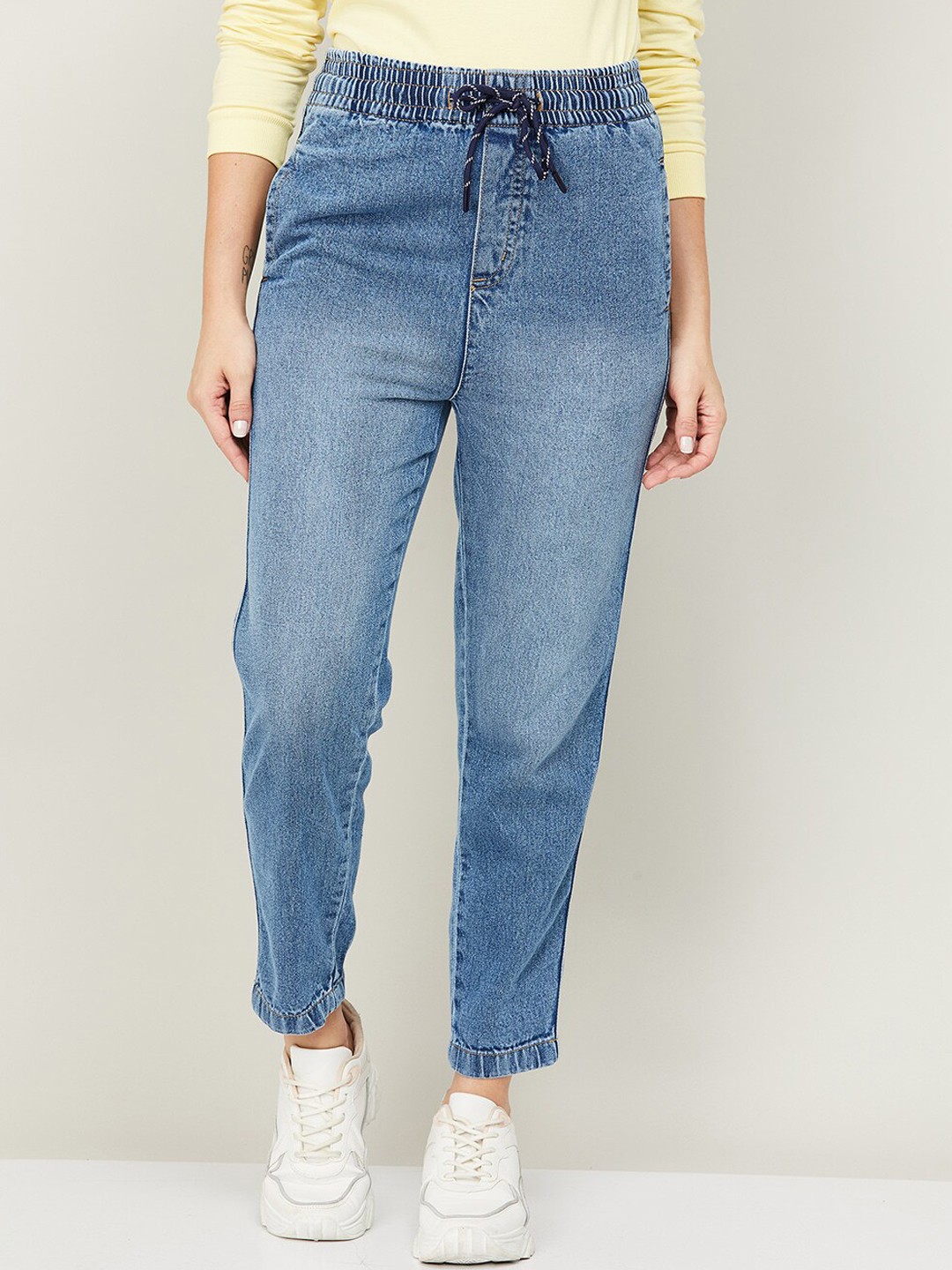 

Ginger by Lifestyle Women Relaxed Fit Light Fade Jeans, Blue