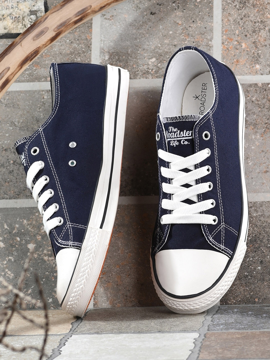 

Roadster Men Blue & White Colourblocked Textile Sneakers