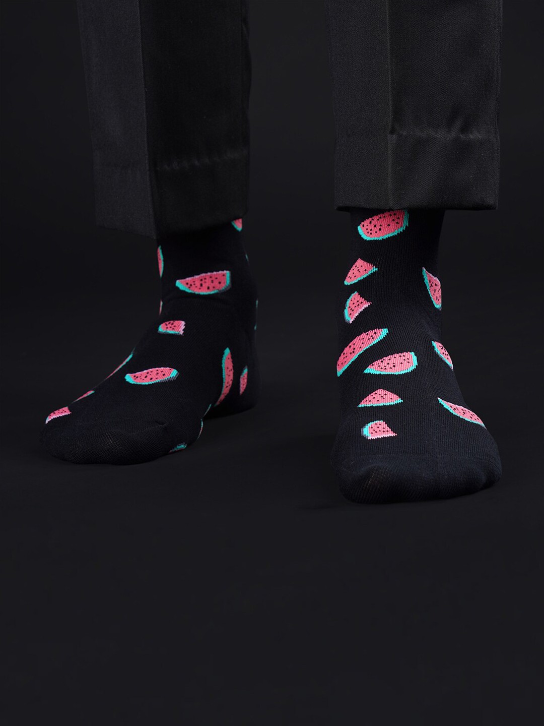 

TOFFCRAFT Men Black Printed Cotton Calf Length Socks