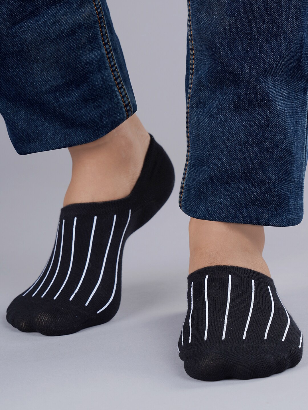 

TOFFCRAFT Men Pack Of 3 Black & White Striped Shoe Liner Socks