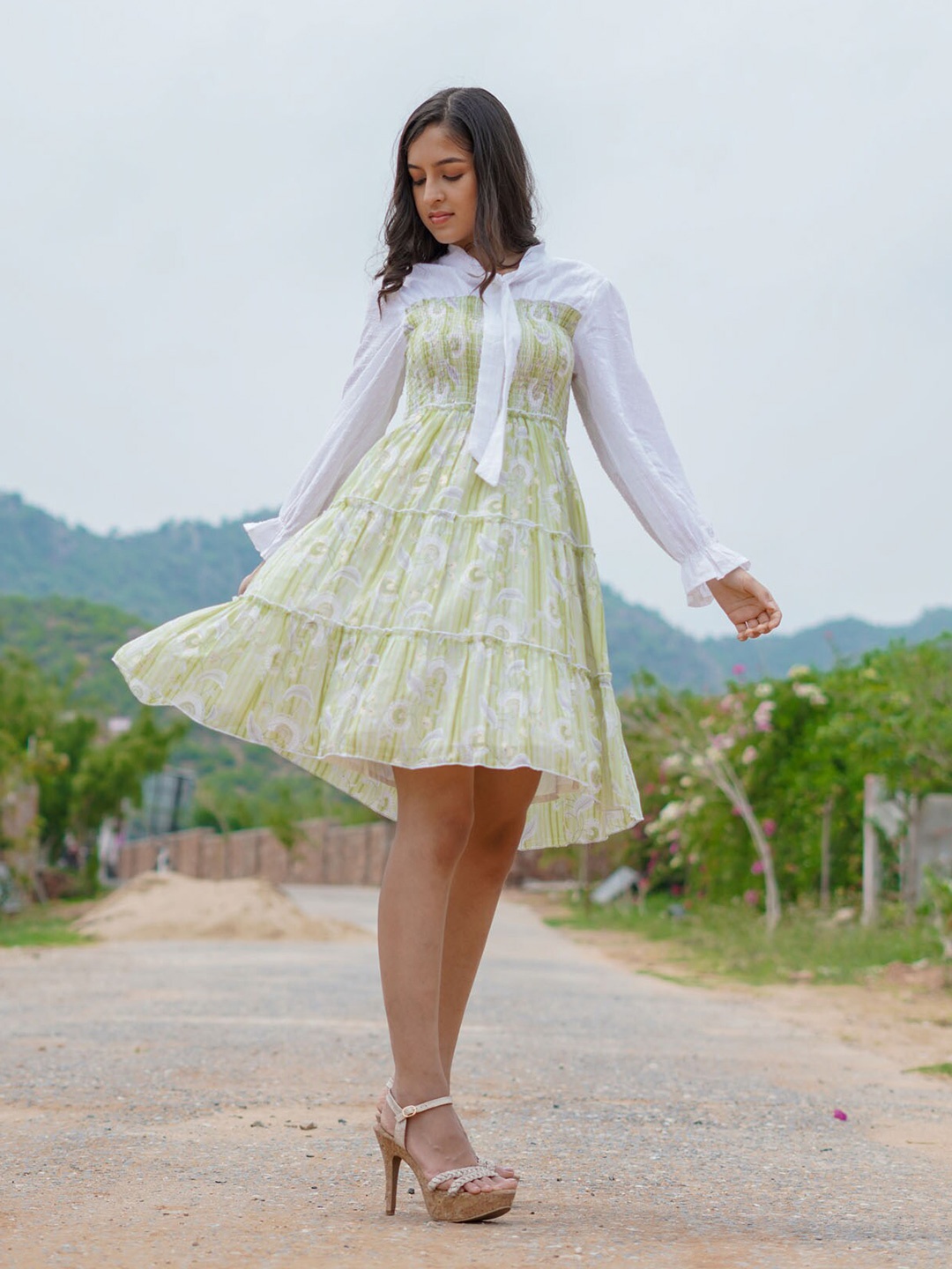 

FASHION DWAR Women Green & White Floral Cotton Tie-Up Neck Dress