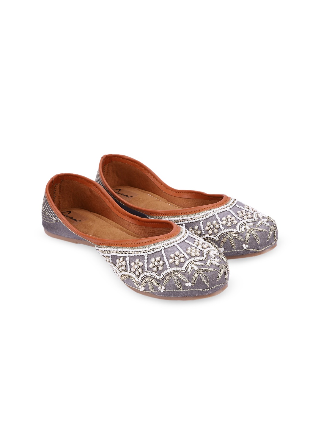 

The Desi Dulhan Women Grey & White Embellished Ethnic Ballerinas Flats