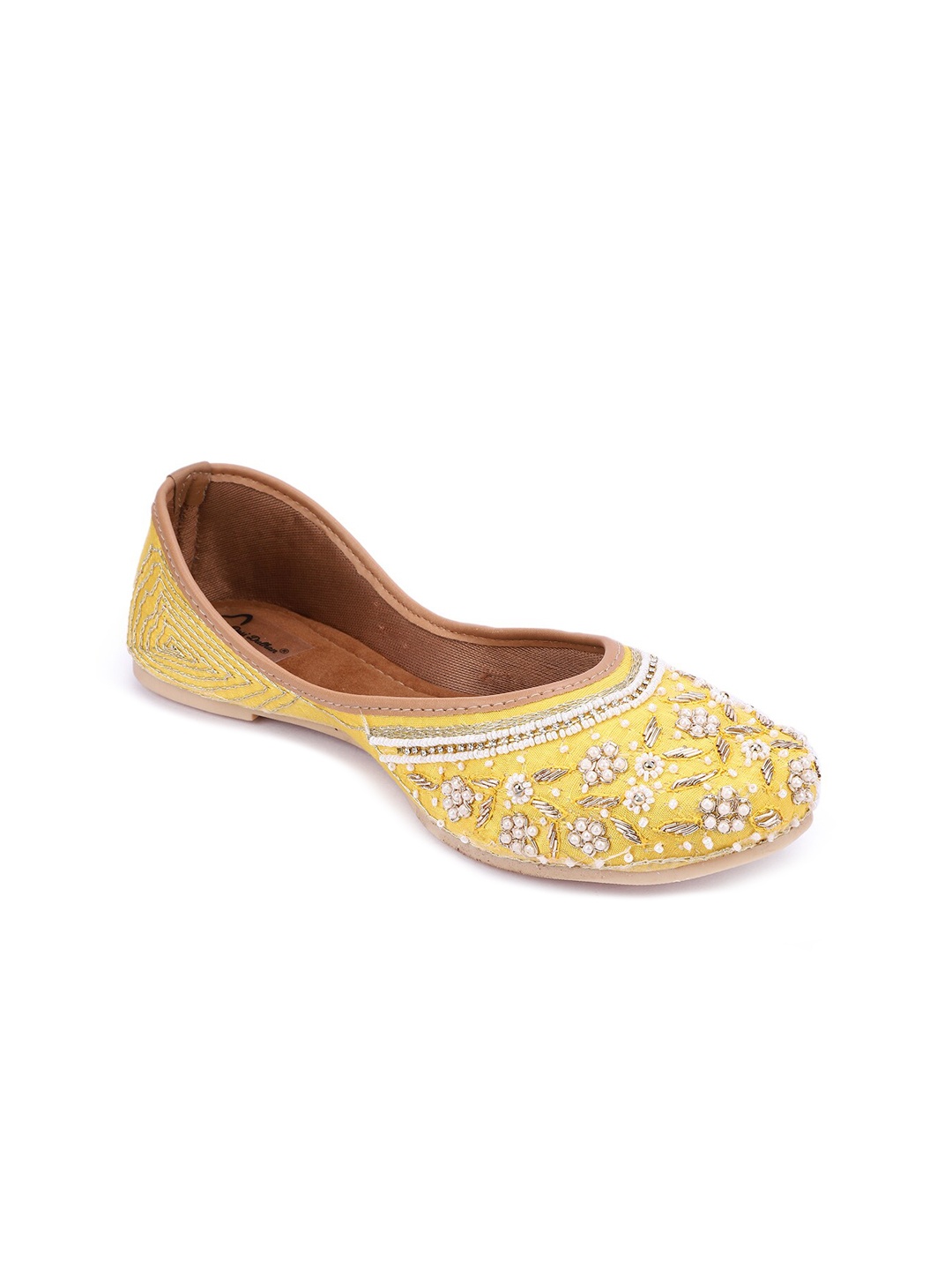 

The Desi Dulhan Women Yellow & White Embellished Ethnic Mojaris Flats