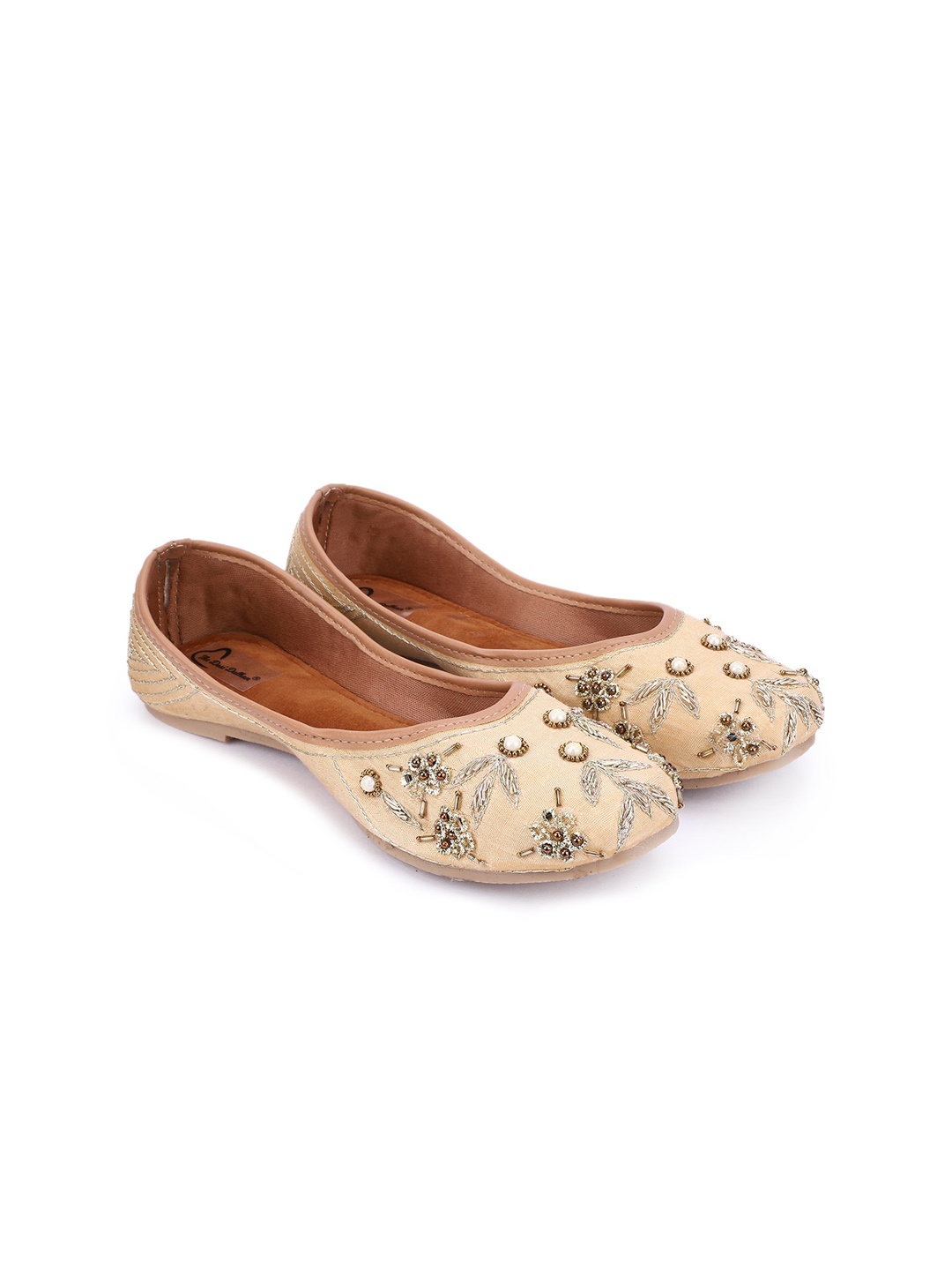

The Desi Dulhan Women Beige Embellished Ethnic Mojaris Flats
