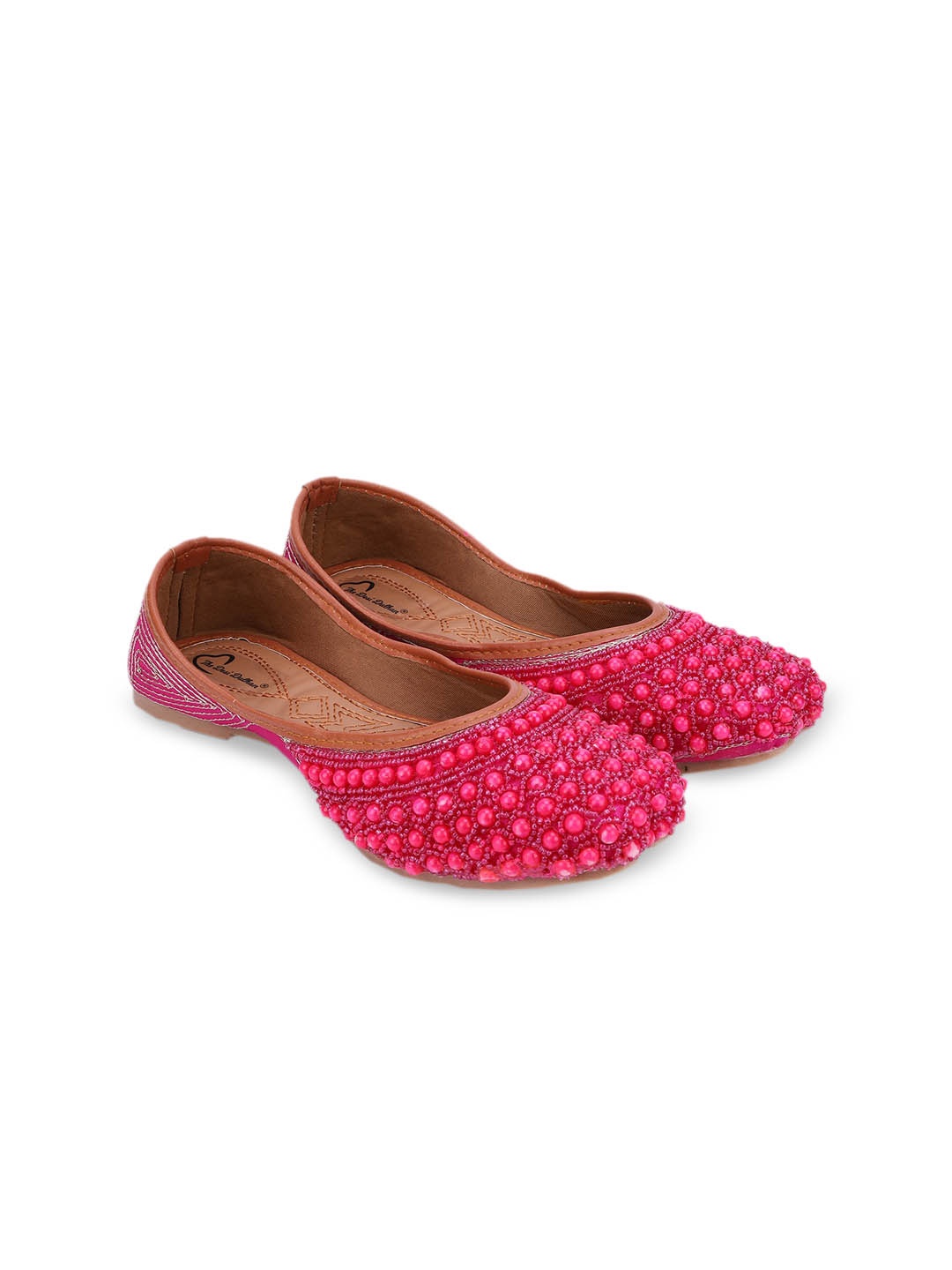 

The Desi Dulhan Women Magenta Embellished Ethnic Mojaris Flats