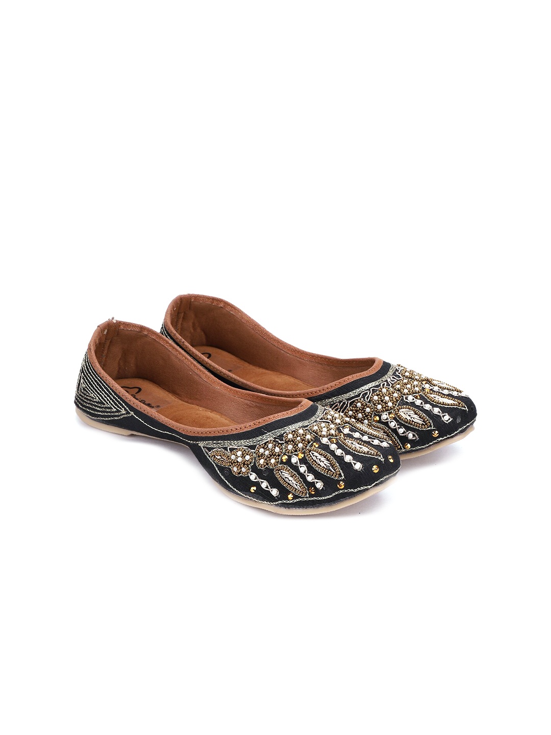 

The Desi Dulhan Women Black Embellished Mojaris Flats