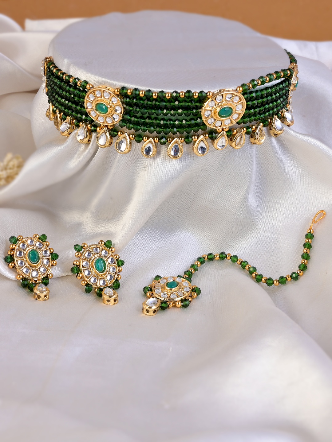 

AQUASTREET JEWELS Gold-Plated Green Kundan-Studded & Beaded Jewellery Set