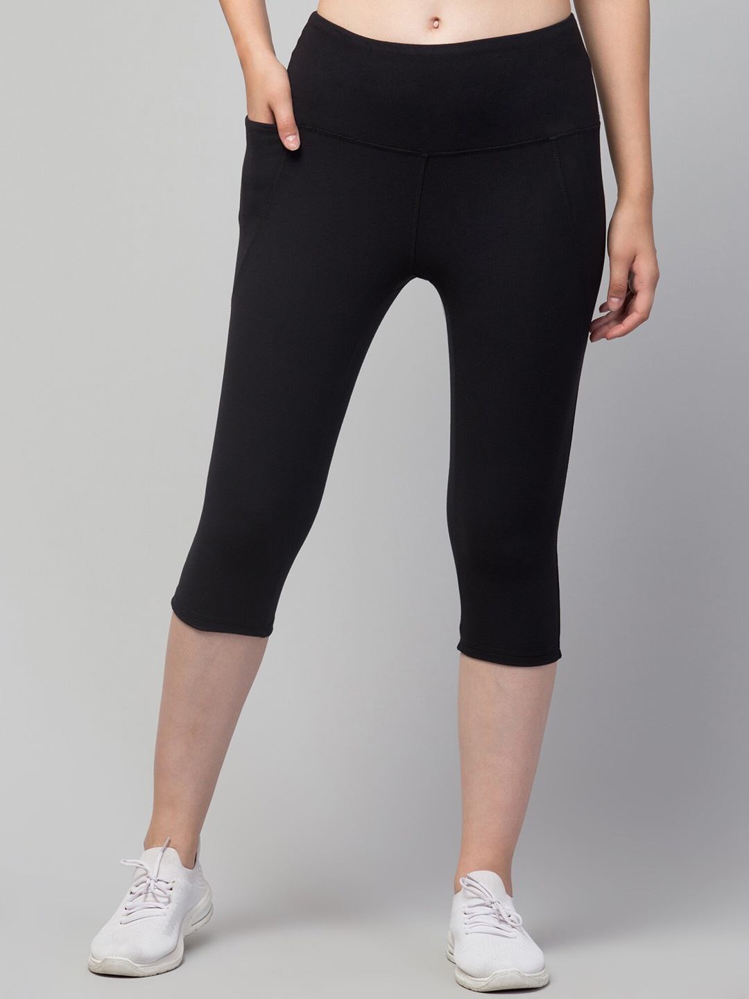 

Apraa & Parma Women Black Solid Yoga Tights