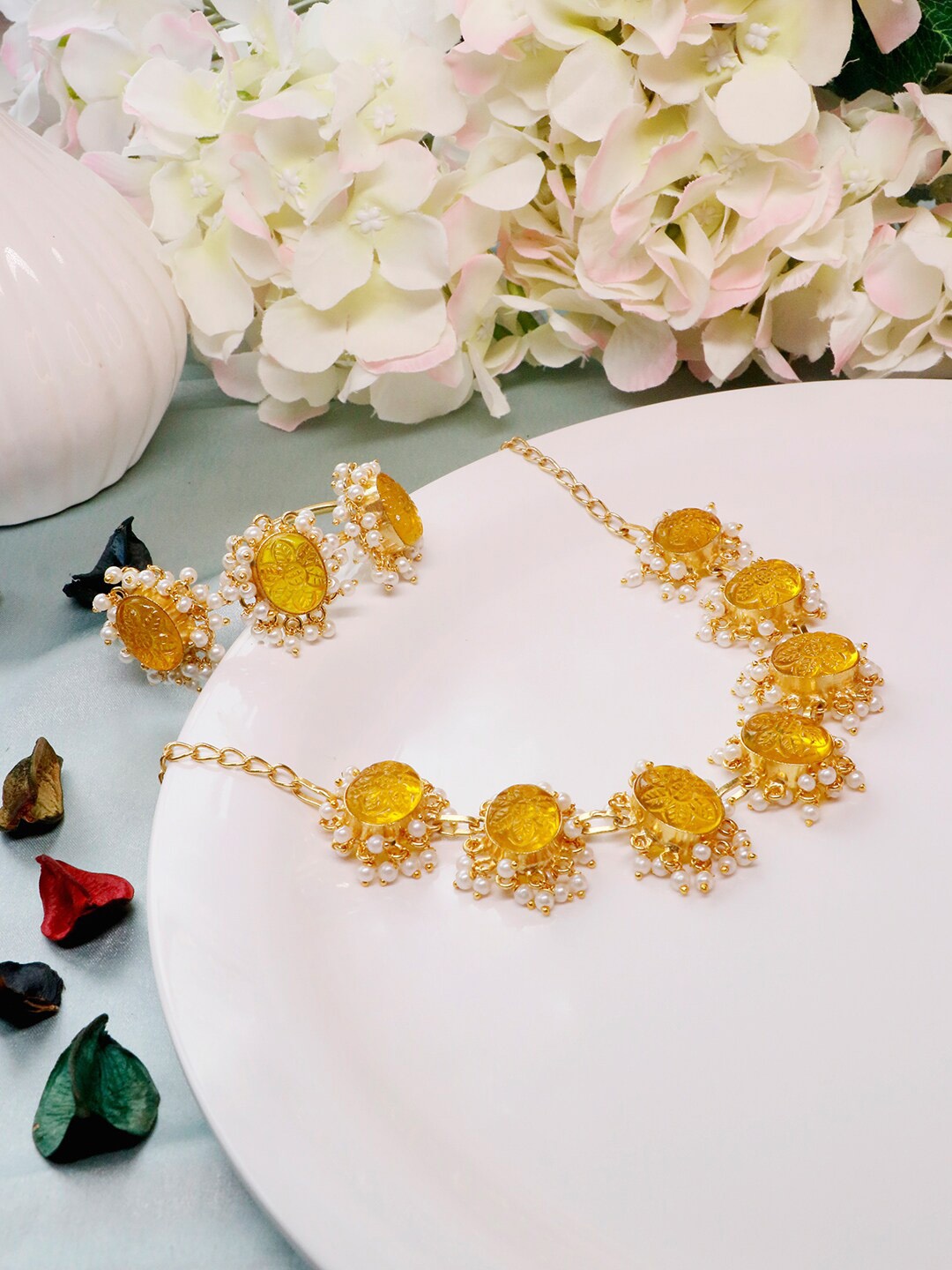 

Ishhaara Brass-Plated Yellow & White Stone Studded & Pearls Beaded Jewellery Set