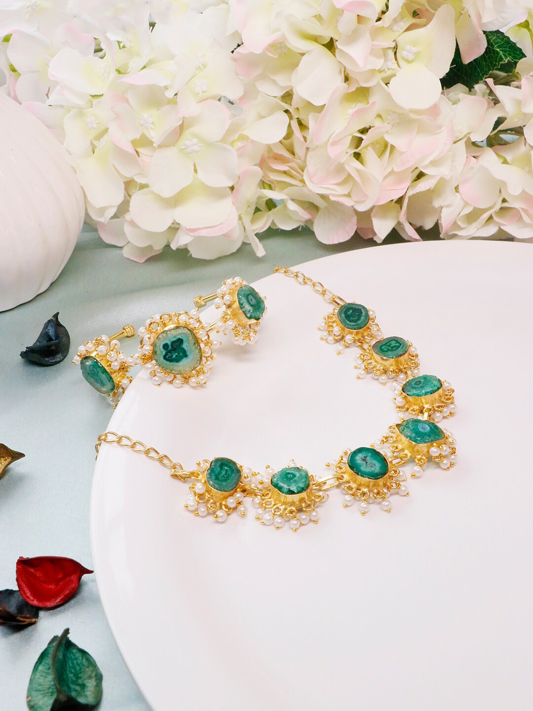 

Ishhaara Green Malachite Choker & Hand Cuff Jewellery Set