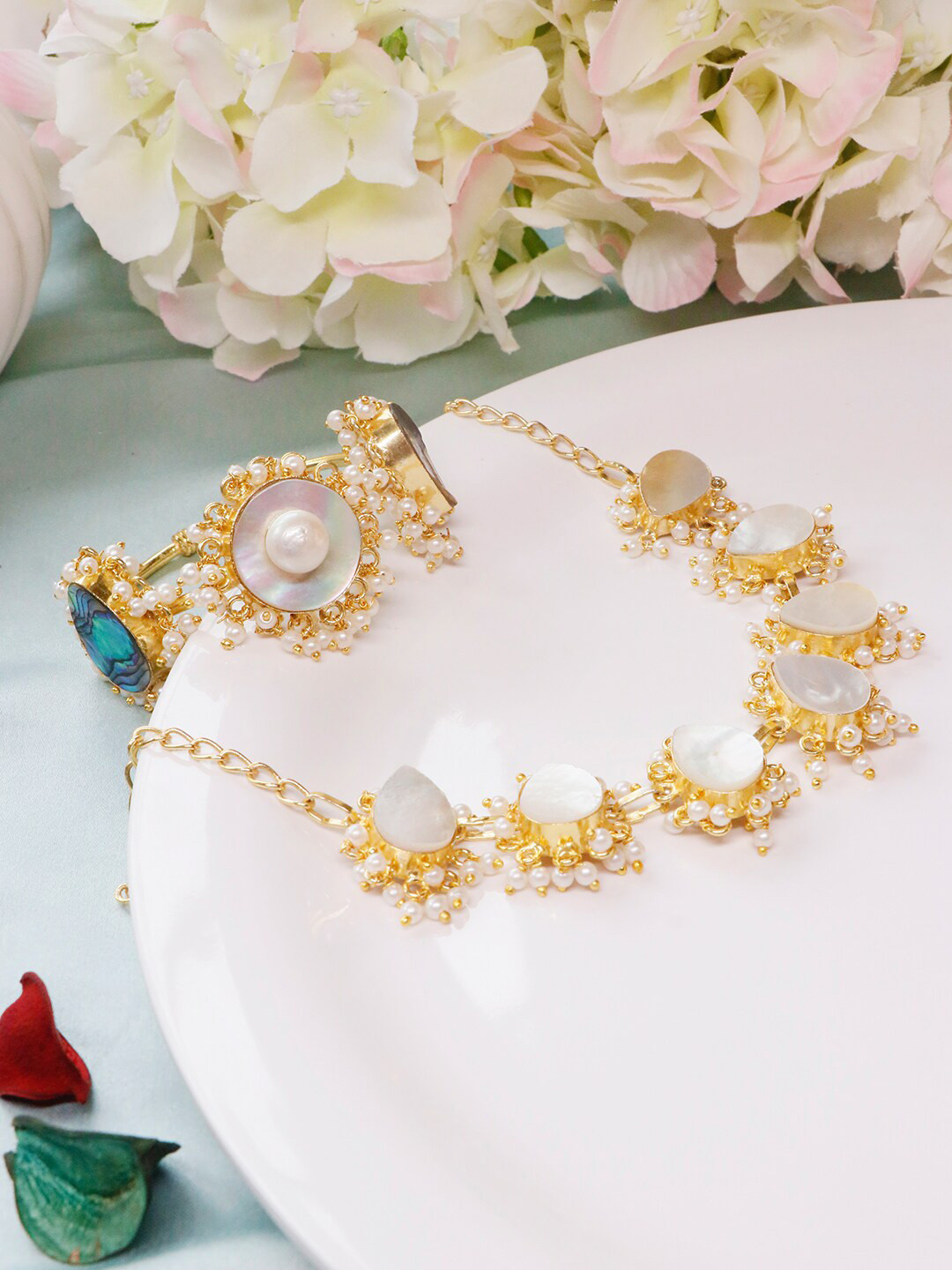 

Ishhaara Women White Pearl Jewellery Set