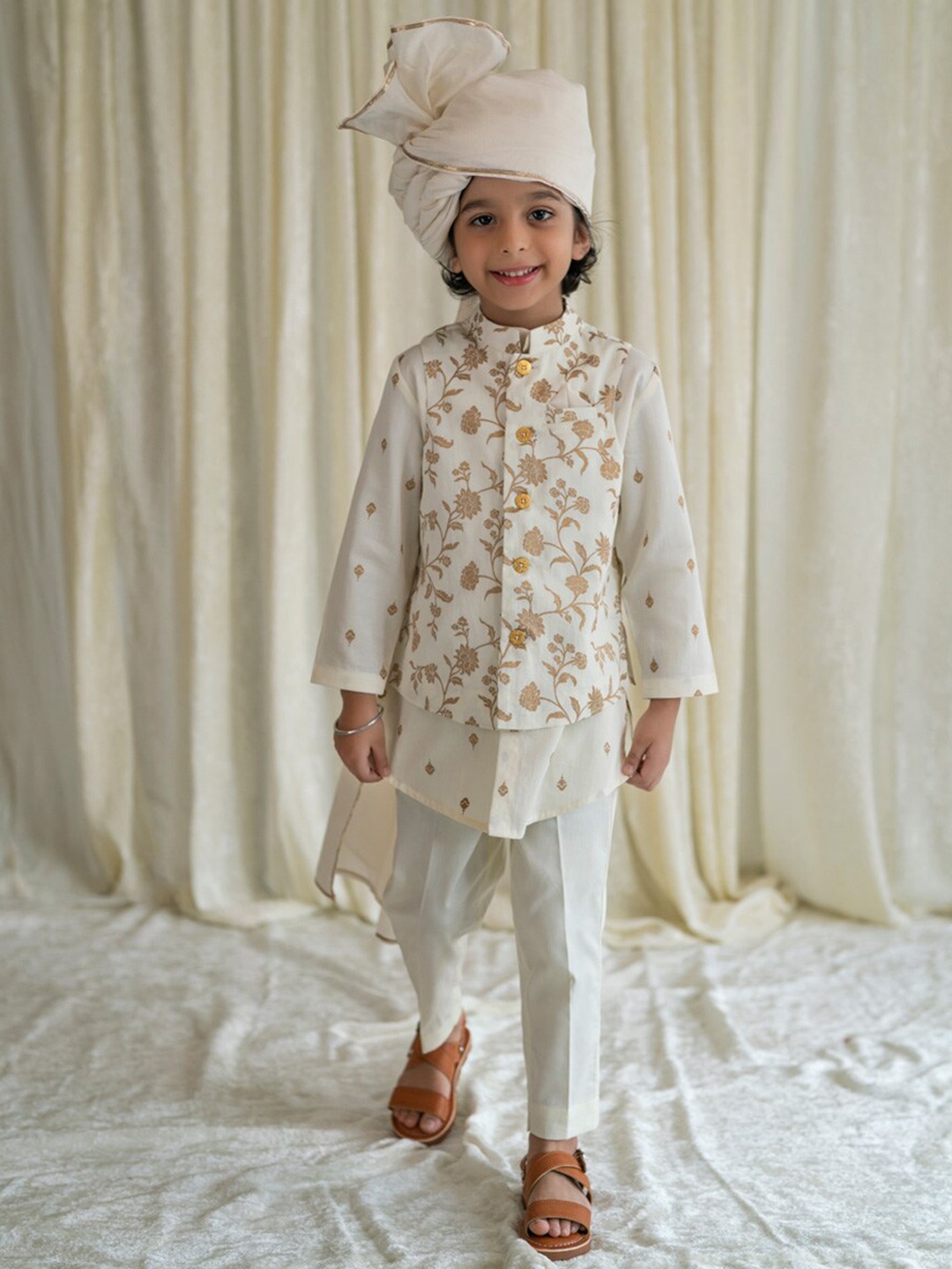 

Tiber Taber Boys Floral Printed Pure Cotton Kurta with Pyjamas & Nehru Jacket, Cream