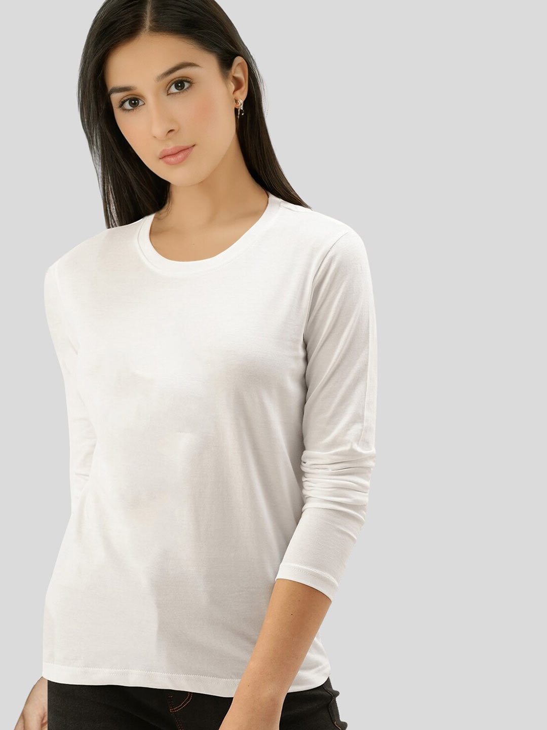 

Pootlu Women White Solid T-shirt