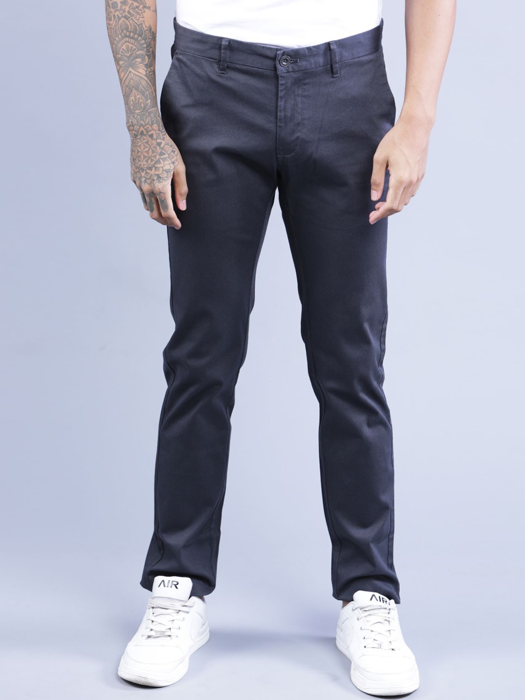 

t-base Men Grey Solid Chinos