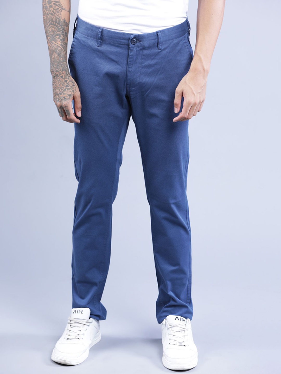 

t-base Men Blue Solid Chinos