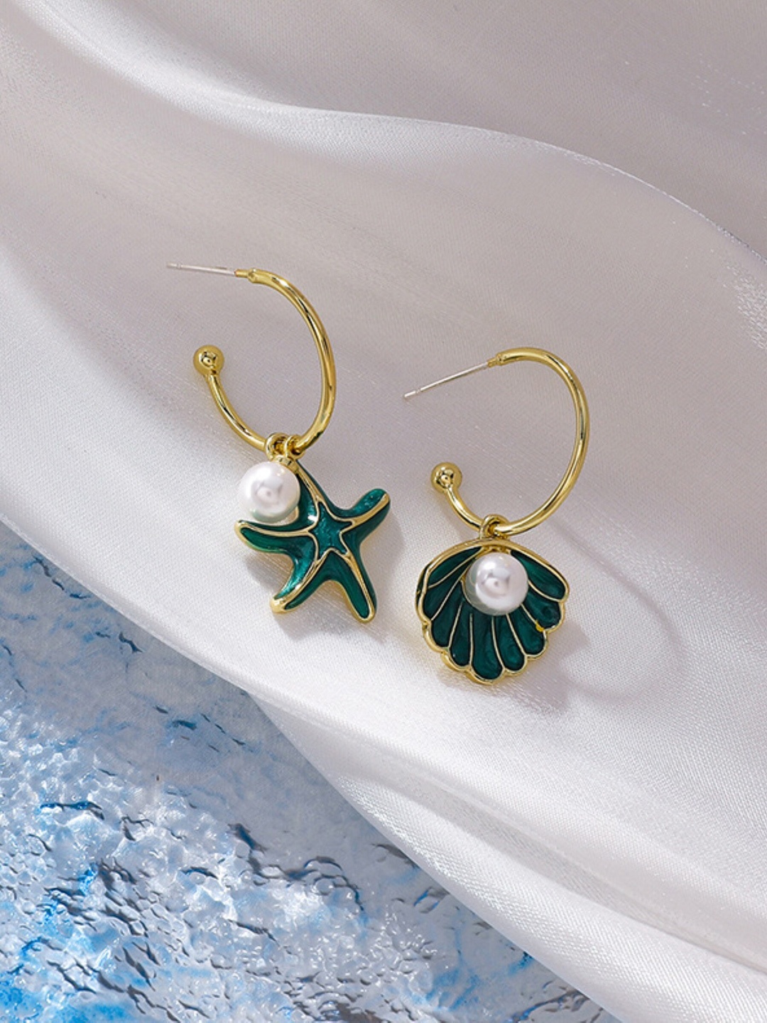 

EL REGALO Green & White Gold-Plated Star Shaped Half Hoop Earrings