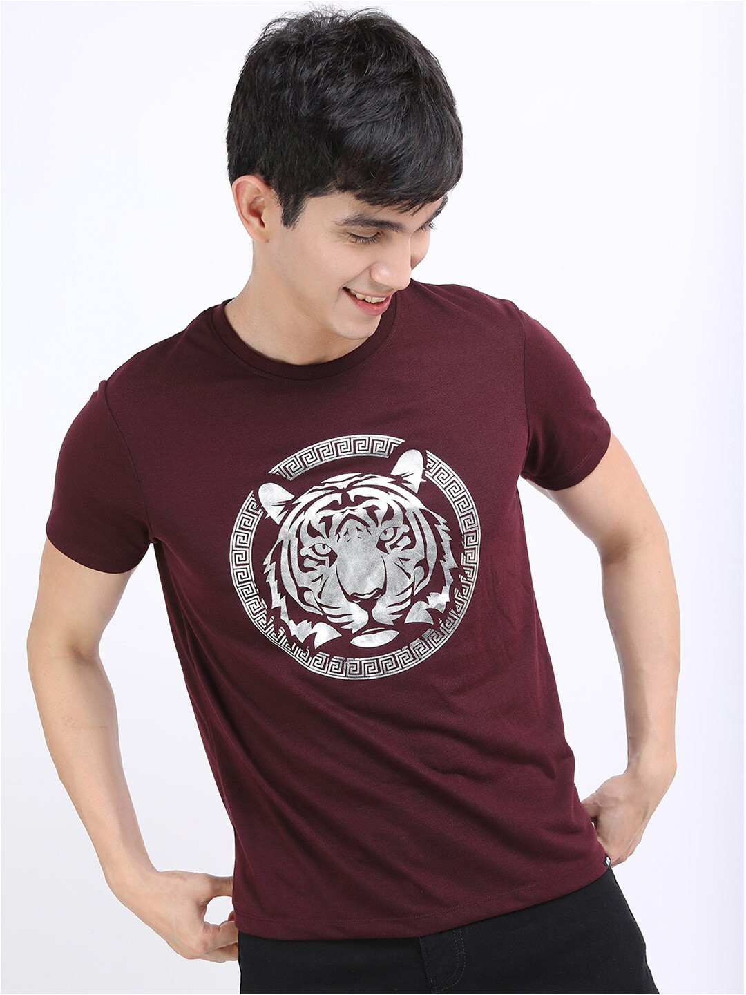 

HIGHLANDER Men Burgundy Printed Slim Fit T-shirt