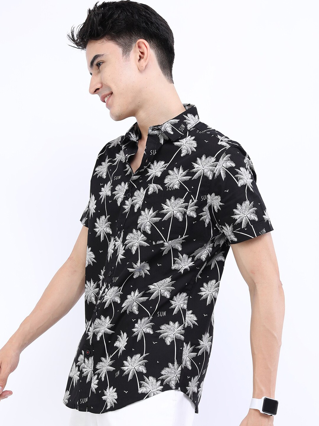 

HIGHLANDER Men Black Slim Fit Tropical Printed Casual Shirt