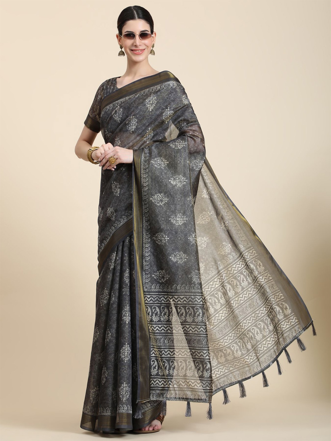 

AVANSHEE Grey & Off White Ethnic Motifs Printed Zari Pure Cotton Saree