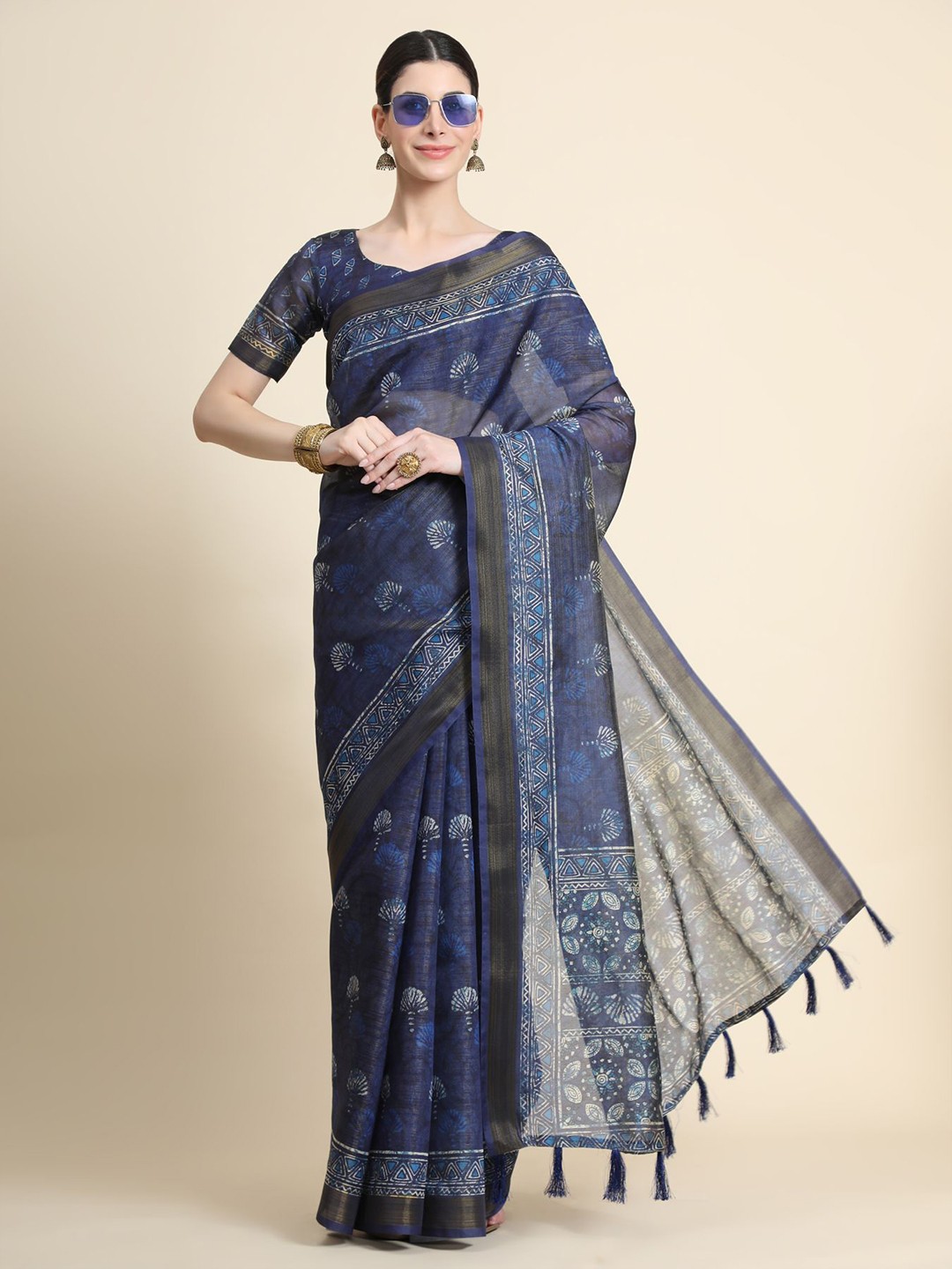 

AVANSHEE Blue & White Floral Zari Pure Cotton Saree