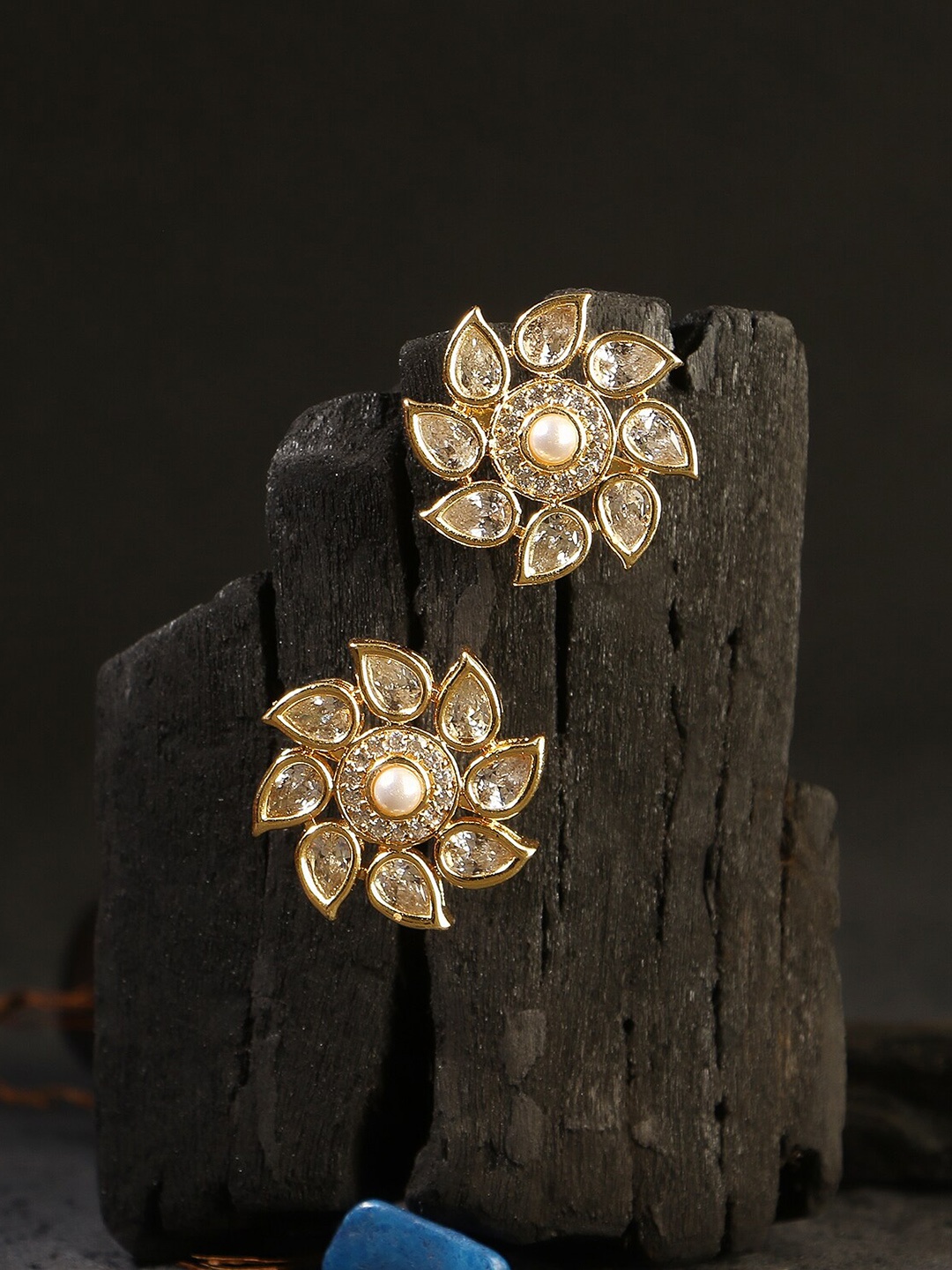 

Adwitiya Collection Gold-Plated & White Flower Shape Kundan Studs Earrings