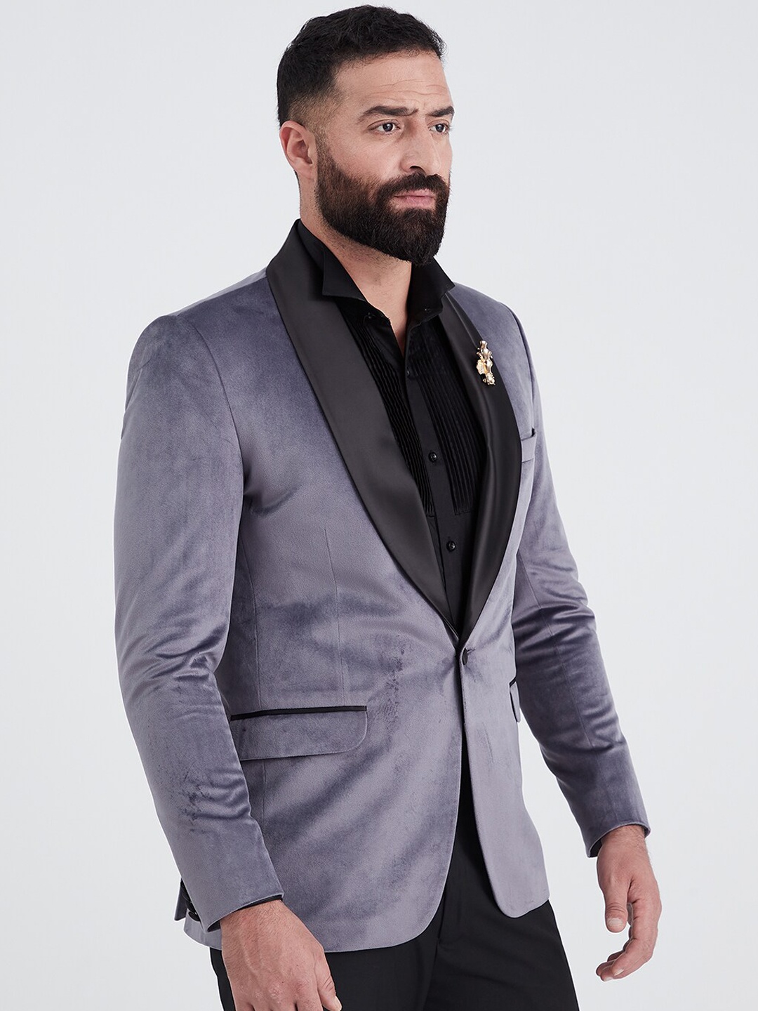 

MR BUTTON Men Grey Solid Slim-Fit Single Breasted Velvet Blazers