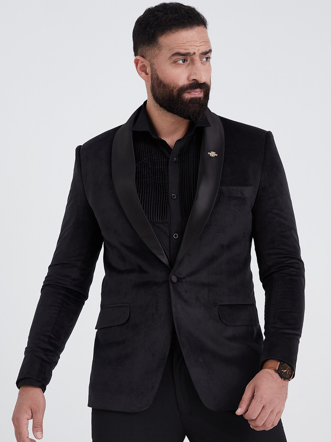 

MR BUTTON Men Black Solid Single-Breasted Slim-Fit Velvet Blazers