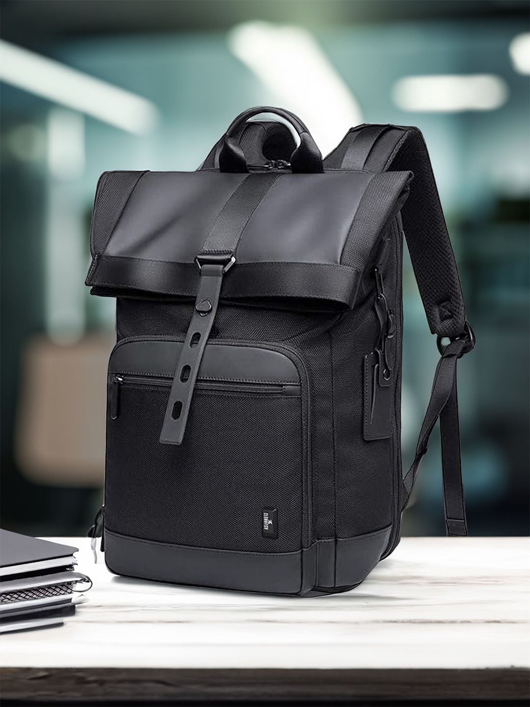 

THE CLOWNFISH Unisex Black Solid Backpack