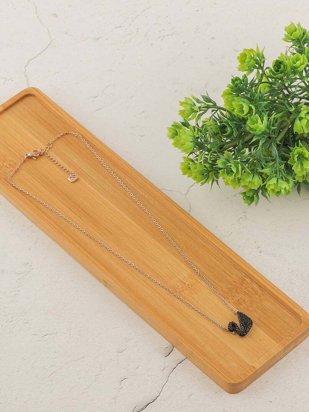 

LAFORWORD Women Gold-Toned & Black Brass Gold-Plated Chain