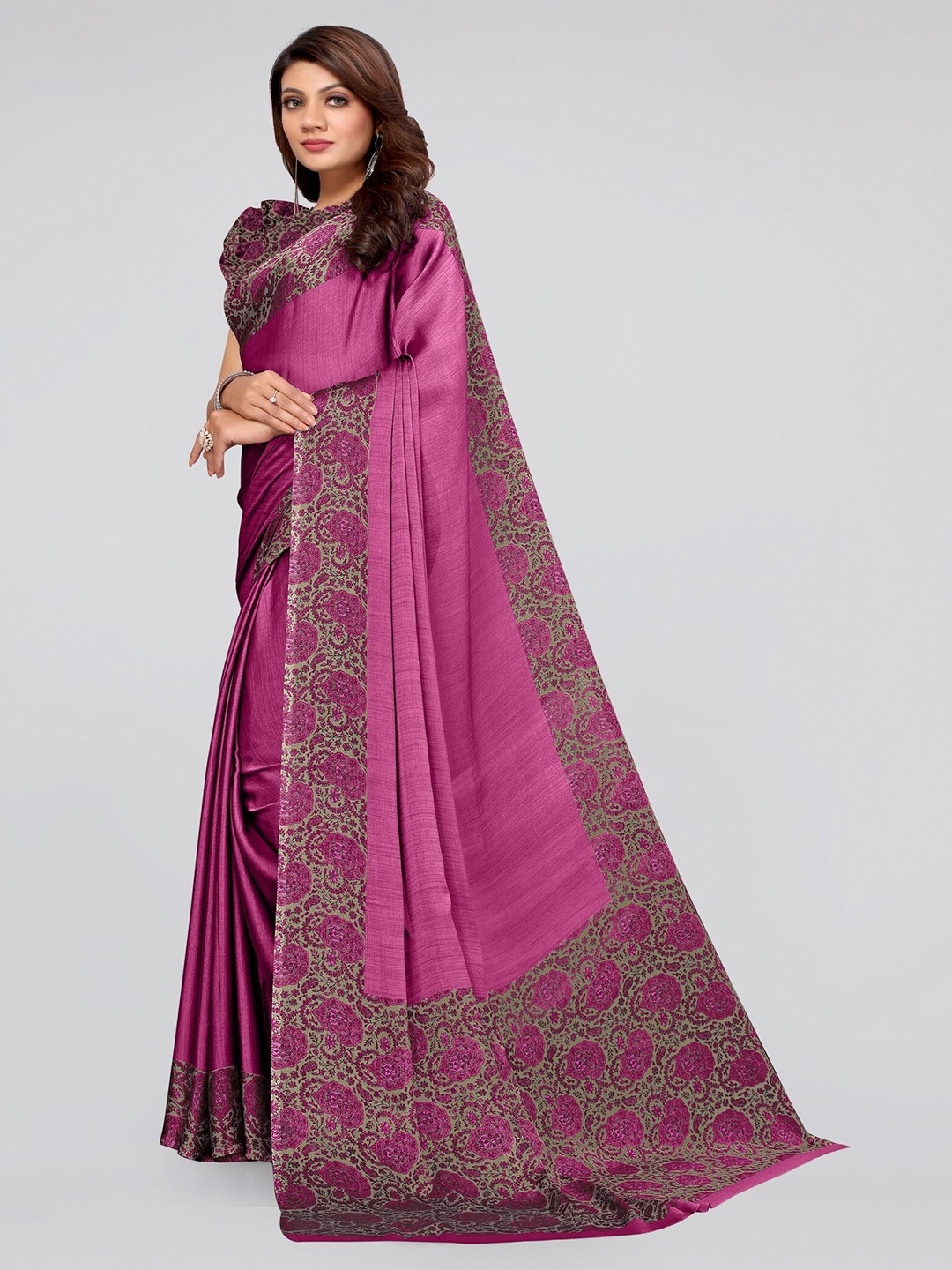 

KALINI Women Magenta & Green Saree