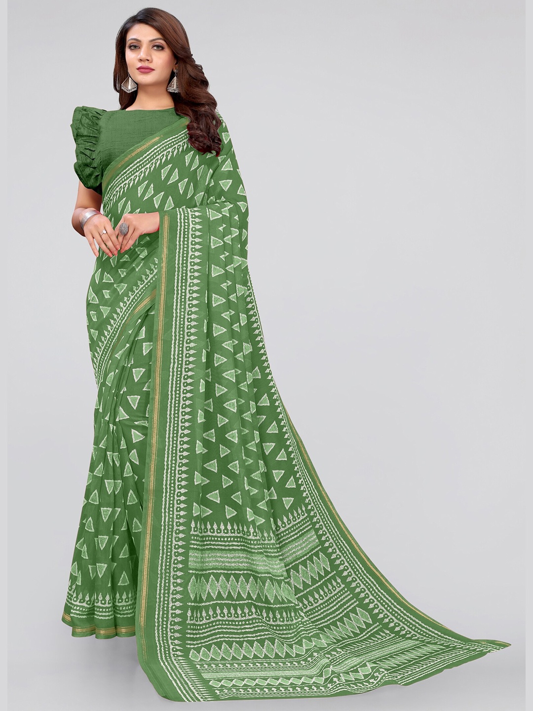 

MIRCHI FASHION Women Green & White Zari Saree