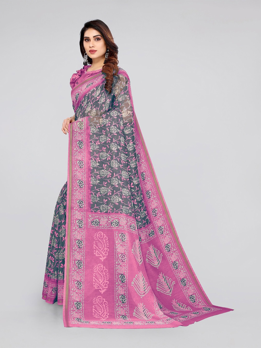 

MIRCHI FASHION Women Grey & Pink Floral Zari Saree