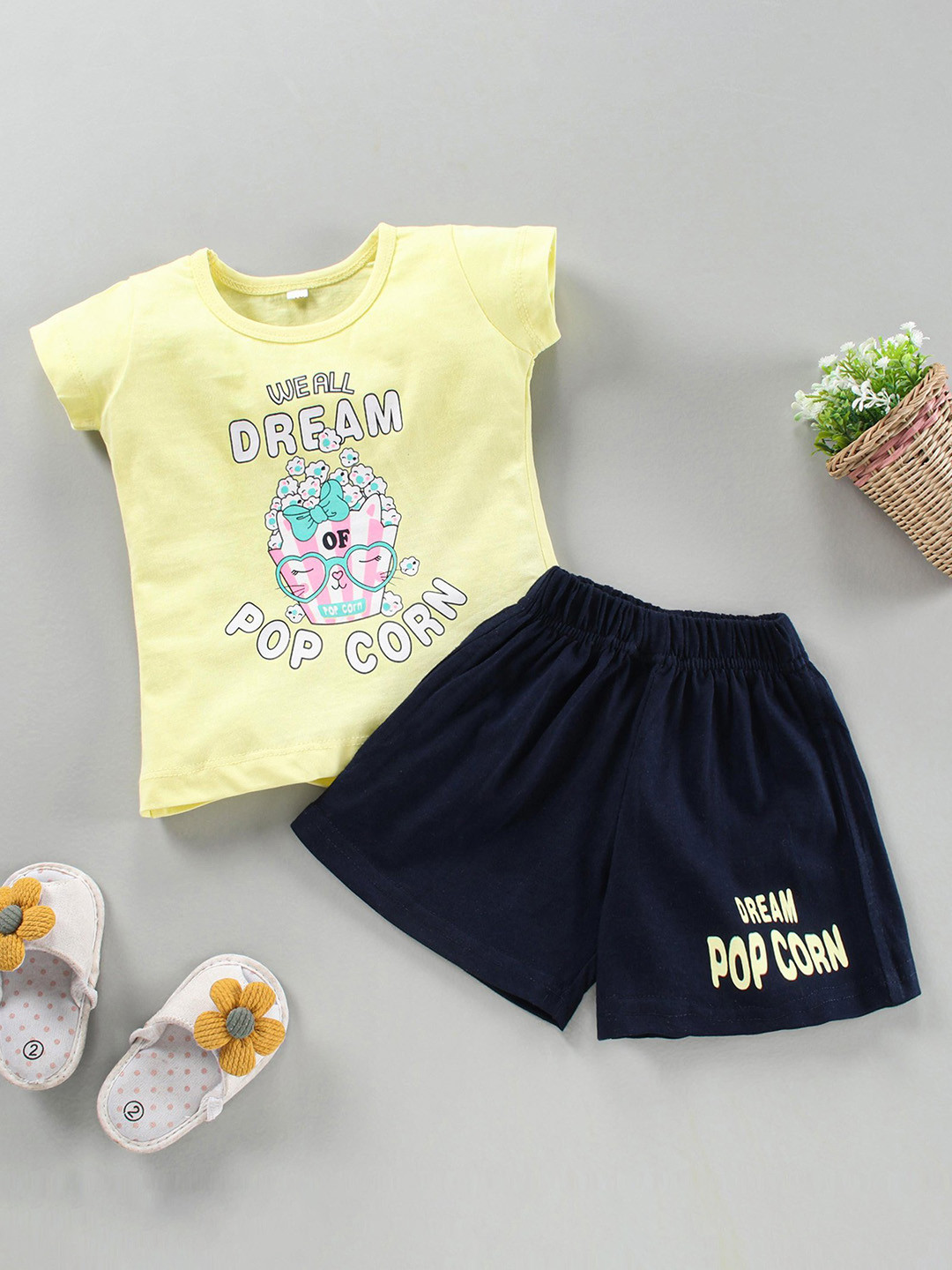 

Enfance Girls Yellow & Blue Graphic Printed Night suit