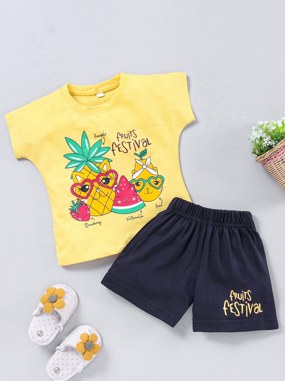 

Enfance Girls Printed Night suit, Gold