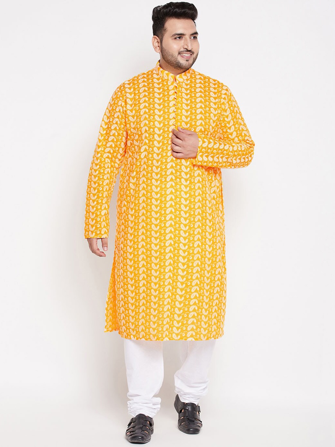 

VASTRAMAY Men Orange Paisley Printed Chikankari Pure Cotton Kurta with Pyjamas