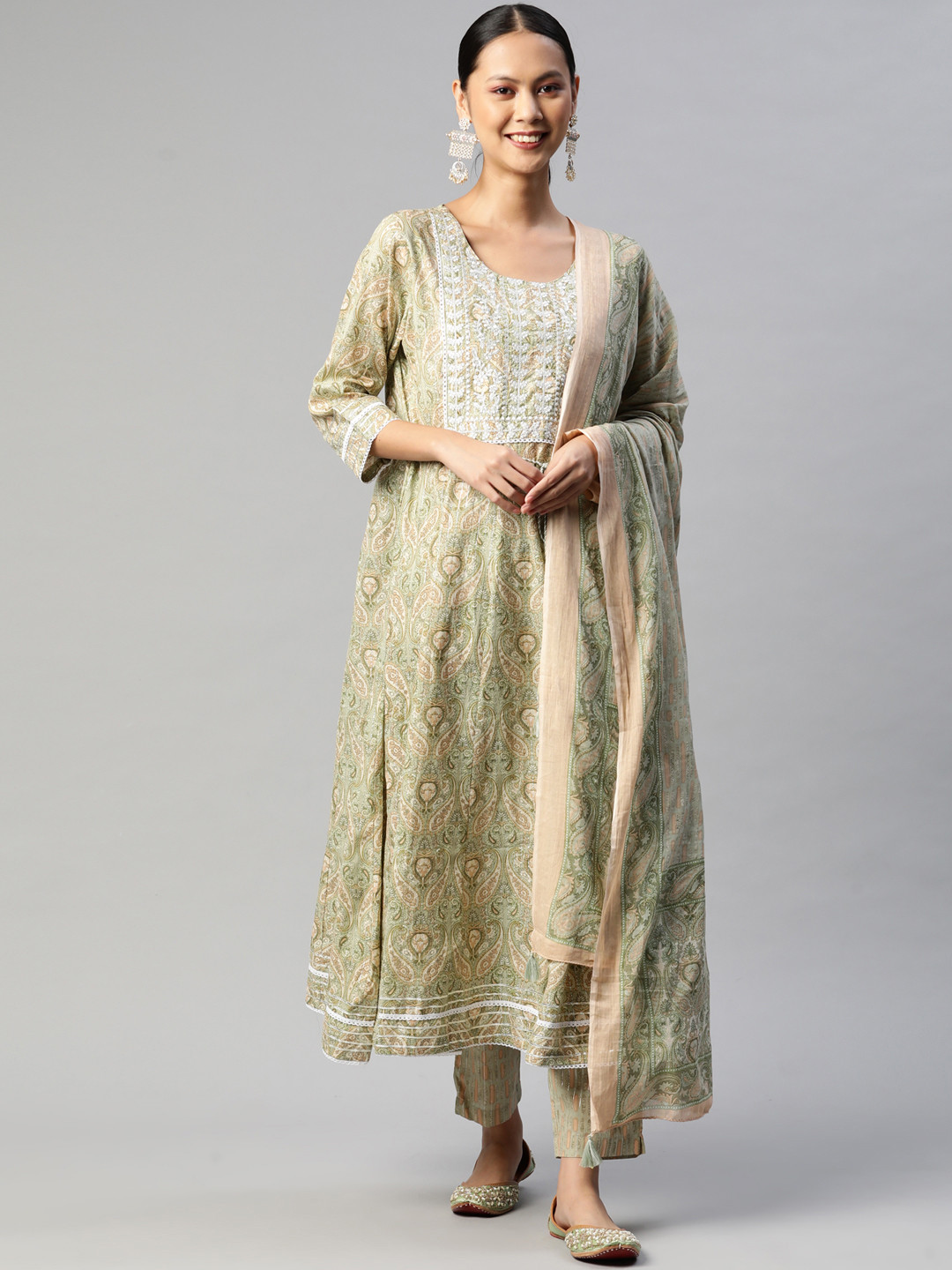 

Readiprint Fashions Women Green Floral Printed Panelled Thread Work Pure Cotton Kurta with Palazzos & With