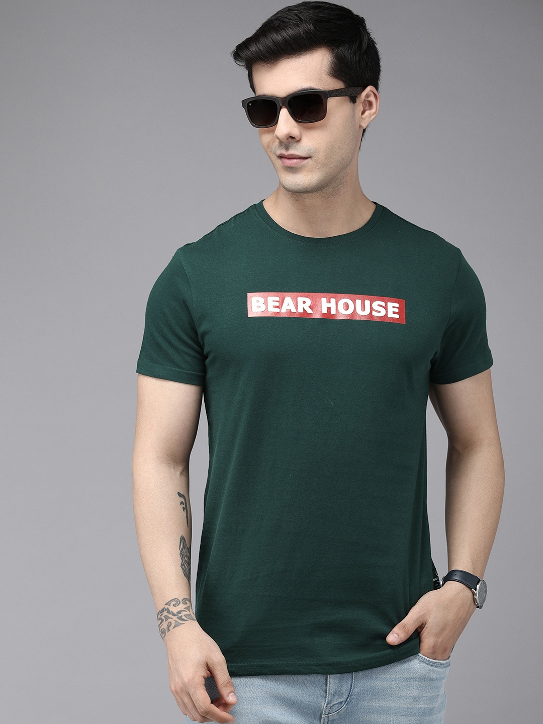 

THE BEAR HOUSE Men Green Brand Logo Printed Pure Cotton Slim Fit T-shirt