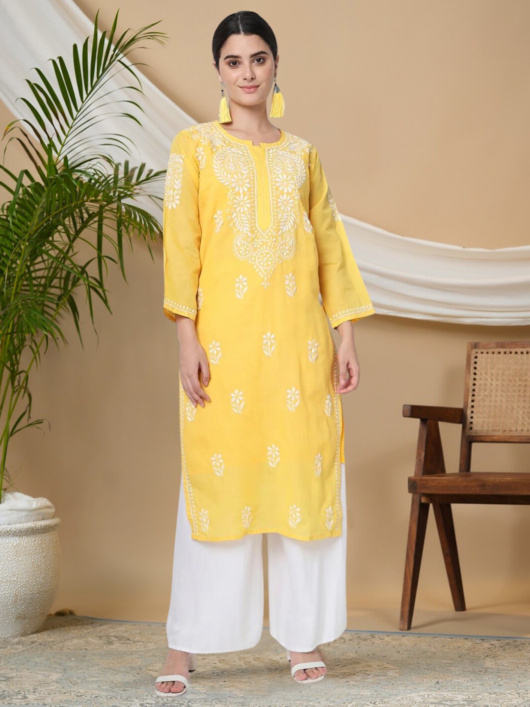 

PARAMOUNT CHIKAN Women Yellow & White Ethnic Motifs Embroidered Chikankari Kurta