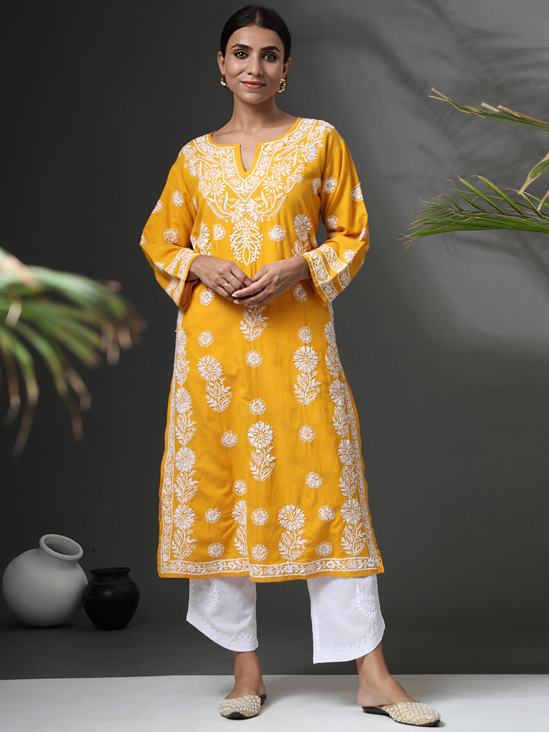 

HOUSE OF KARI Women Floral Embroidered Chikankari Kurta, Yellow